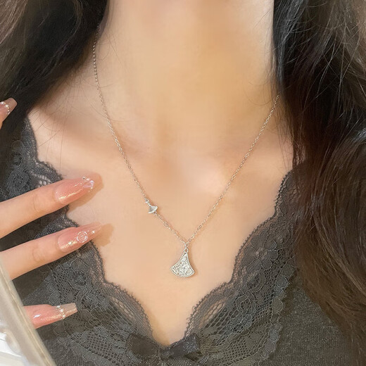 Beijing Gold Trading Center Co., Ltd. Platinum Hollow AB Adjustable Crushed Ice Fan-shaped Small Skirt Chain Approximately 5.49g