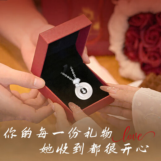 Lao Fengxiang Xiaoxing's safe buckle silver necklace women's chalcedony pendant jewelry mother's birthday gift girlfriend wife