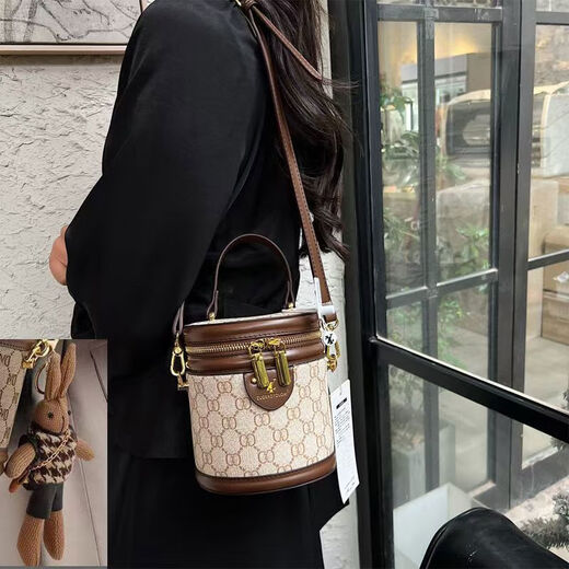 Bag ladies 2024 new style genuine leather bag bucket bag crossbody bag summer style cylindrical bag off-white + rabbit pendant