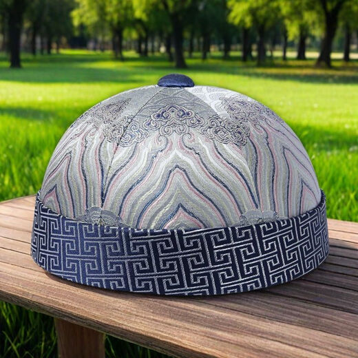 Parmaito old Beijing melon skin hat men's Chinese style antique prince hat, bright red brocade, one size fits all (57-60 head circumference can be worn)