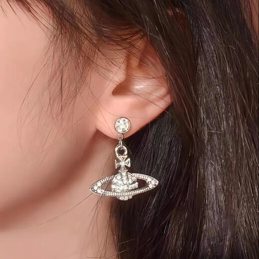 Vivienne Westwood (Vivienne Westwood) Queen Mother West Flagship Authentic Earrings Hollow Design Earrings High-end Trendy Brand Earrings Light Luxurious Earrings Birthday Gift Silver