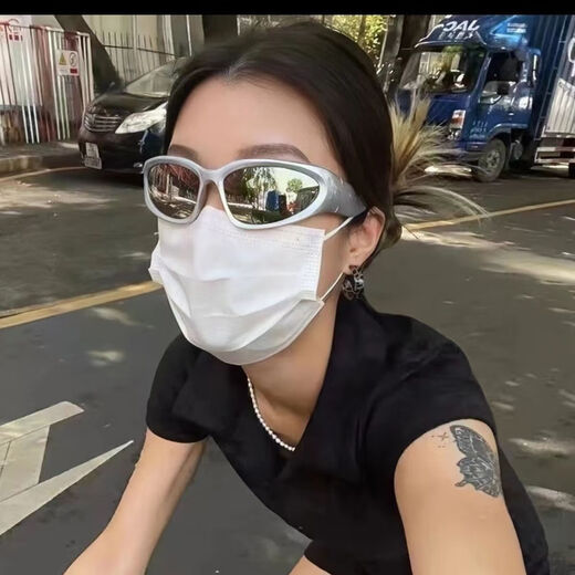 Ins personality technology sense punk sunglasses men and women trendy Internet celebrity functional style European and American retro motorcycle goggles retro sunglasses black frame-black gray film