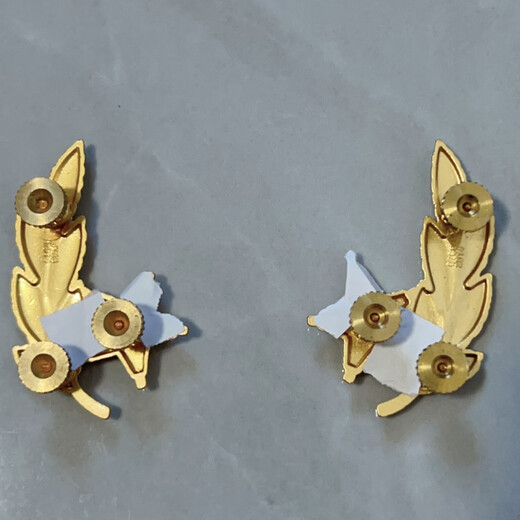 Metal large collar flower, small collar flower, olive branch, pine branches and leaves, film and television props collection chest label, large collar flower