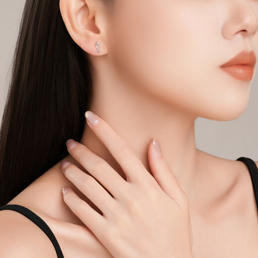 Chao Acer Kitten Xiaoyu Platinum Earrings Platinum PT950 Earrings Birthday Gift for Women Priced One Pair, Labor Cost 110 Yuan 0.65g