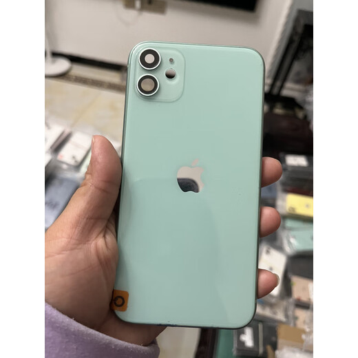 Applicable to the original disassembled rear case of the iPhone 11. The National Bank mid-frame back cover with glass integrated back shell. After the original disassembly, the green National Bank 90% new_glass scratches_obvious bumps and no button lag iPhone_11_mobile phone rear power cover