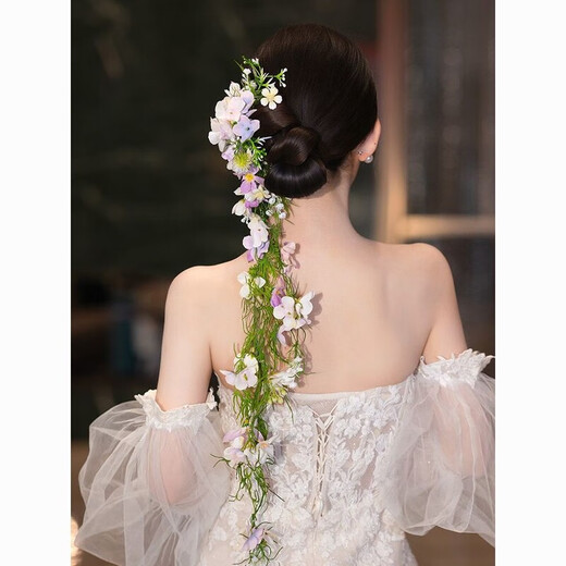 Korean style bride with makeup and hair, wedding headwear, bridal headwear, super fairy and beautiful flowers, forest style Korean wedding dress, model headwear