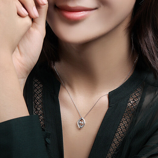 Hi Diamond Niche Design Diamond Necklace 18K Gold Diamond Smart Pendant Women's Clavicle Chain Natural Real Diamond Gift for Best Friend Gold Weight Approximately 1.47g 0.1g (Total Approximately 5 Points) - Type C