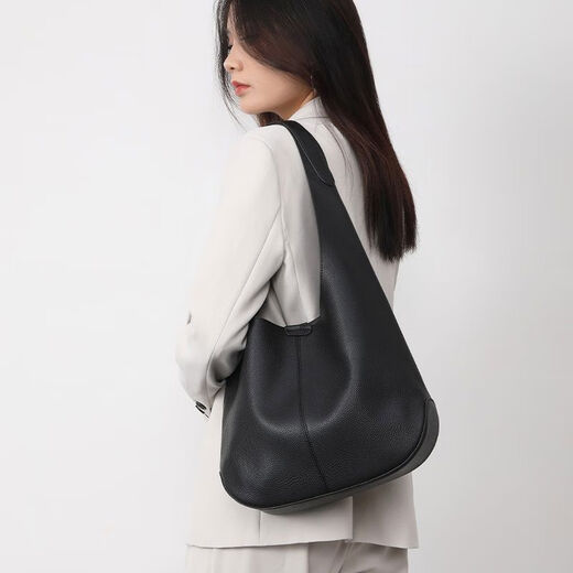 Hong Kong bag shopping for women 2024 autumn and winter new bucket bag large capacity tote bag feeling armpit shoulder bag black counter