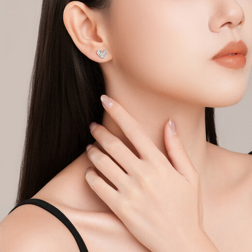 Chao Acer Love Platinum Earrings for Women Platinum PT950 Sparkling Earrings as a Birthday Gift for Girlfriend Priced at RMB 280 per pair, 2.1g