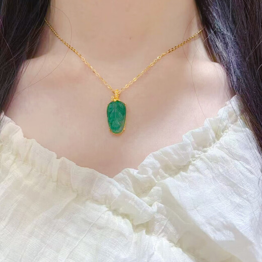 18K gold inlaid with emerald Buddha, inlaid with diamond leaf pendant, jade inlaid pendant, birthday gift for girlfriend and mother, green leaves