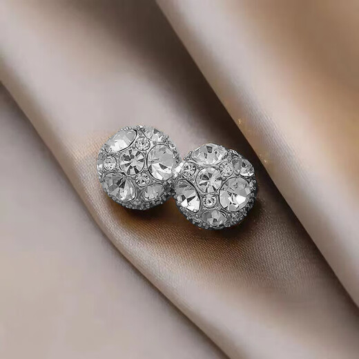 Temperamentless pierced ear clips for women, painless, strong suction magnets, light luxury, high-end niche ear accessories for birthday gifts, golden star-filled diamond ear clips, one pair