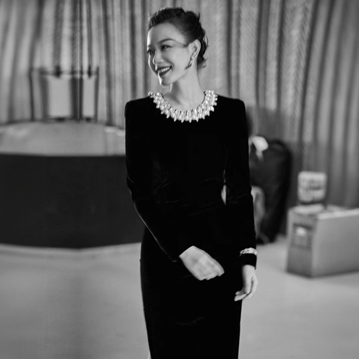 Belaya black evening dress for women's banquet with high-end temperament and Ni Ni's same style annual meeting host heavy velvet dress black 2XL