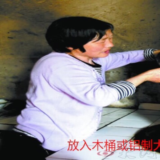 Stainless steel sealed insulated barrel hand-cranked glutinous rice cake machine glutinous rice cake machine horse rolling machine medium barrel 33 Jin Jin is equal to 0.5 kg glutinous rice cake machine medium barrel plus fixed wooden board