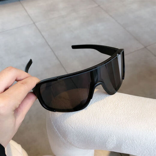 Color-changing transparent cycling glasses, day and night, sports windproof night riding goggles, mountaineering outdoor sunglasses, polarized photochromic, black-frame color-changing lenses, package, exquisite zipper special mirror box + lens cloth