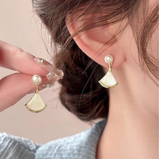 Sterling silver freshwater pearl earrings for women 18K gold-filled temperament sea shell dance skirt pearl earrings Valentine's Day gift white