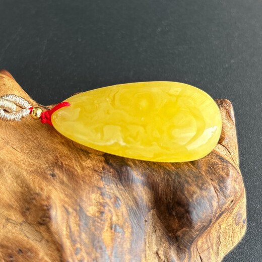 Yuzhi 1 object 1 certificate 1 shot natural beeswax water drop pendant without optimization amber pendant gift for men and women 5g 37*22*9mm orphan G506