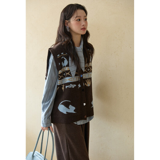 Mystery Show Animal Jacquard Vest Women's 2025 Winter Floral Velvet Yarn Retro Stacked Knitted Vest Brown Color Vest One Size