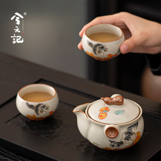 Xiyuanji Persimmon Cat Tea Set is a birthday gift for elders, ladies, best friends, friends and colleagues, wedding and retirement souvenirs. Persimmon Cat Gourd Ru Kiln Hand Grab 1 Pot and 2 Cups-Gift Box is a practical gift for retirement and opening gifts for colleagues.