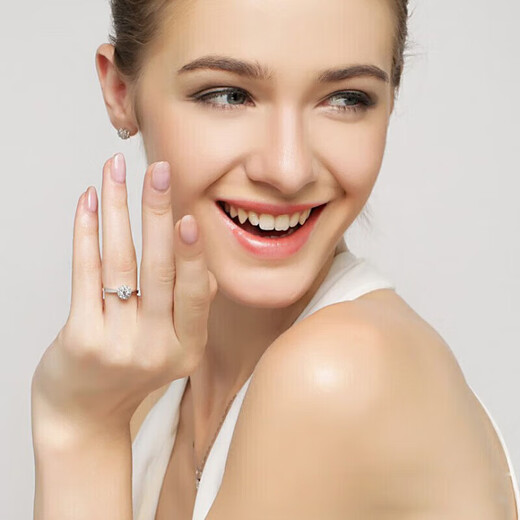 DRD grade moissanite 1 carat diamond ring closed exquisite round package diamond snowflake twisted arm six claw diamond Valentine's Day 50 points moissanite / D grade closed contact customer service notes the number of rings