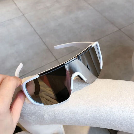 Color-changing transparent cycling glasses, day and night, sports windproof night riding goggles, mountaineering outdoor sunglasses, polarized photochromic, black-frame color-changing lenses, package, exquisite zipper special mirror box + lens cloth