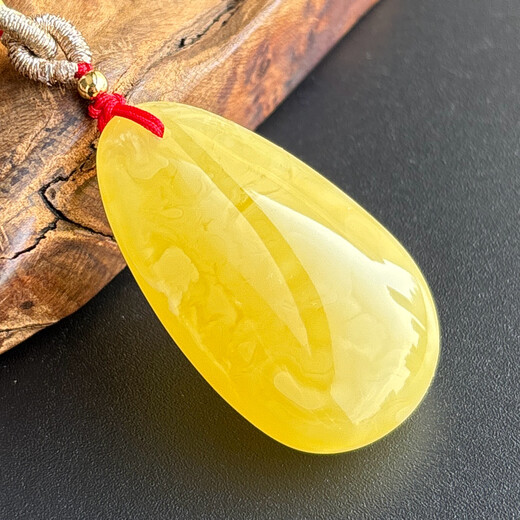 Yuzhi 1 object 1 certificate 1 shot natural beeswax water drop pendant without optimization amber pendant gift for men and women 5g 37*22*9mm orphan G506
