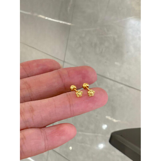 Pumanzhuji 18k gold sweet style mini small gold flower earrings exquisite small fashionable design ear jewelry for girlfriends and besties mini small gold flower earrings