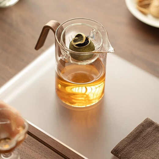 Jingzhen Jingdezhen craft anti-scalding fair cup large-capacity tea leakage tea filter all-in-one set tea sea Chinese style tea divider Magpie spring fair cup