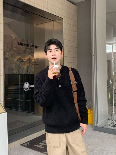 Xiaohongshu's same style black Henry collar half cardigan sweater for boys 2025 new autumn loose and versatile lazy style black half cardigan sweater M M model upper body size