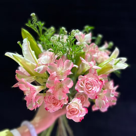 Blind box bouquet, Yunnan base straight hair mixed and matched flowers, real flower arrangement, roses, birthday gift ornaments, lilies, random flower materials, mixed and matched flowers, 10 pieces (small bouquet for newcomers to try)