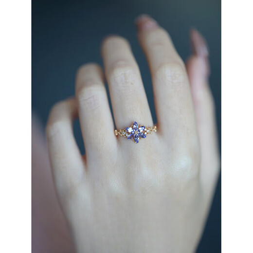 Xidian pure and beautiful natural tanzanite horse eye snowflake 925 sterling silver ring pendant as a birthday gift for friends, relatives and besties. Hong Kong No. 8