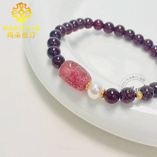 MARDOTG Purple Tooth Black Garnet Bracelet Women's Pixiu Strawberry Crystal Bracelet Gift for Women 8mm Bead Diameter