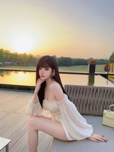 Eva Junjun Jiang's gentle temperament halter neck pleated waist tube top one shoulder puff sleeve chiffon niche top for women white S S