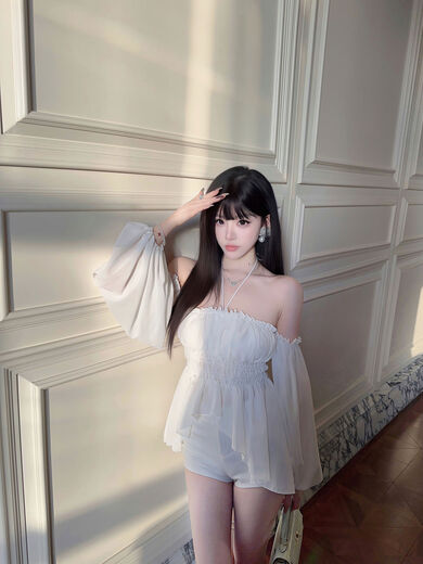 Eva Junjun Jiang's gentle temperament halter neck pleated waist tube top one shoulder puff sleeve chiffon niche top for women white S S