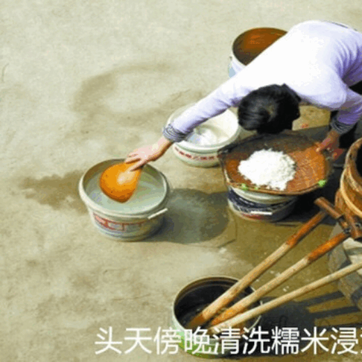 Stainless steel sealed insulated barrel hand-cranked glutinous rice cake machine glutinous rice cake machine horse rolling machine medium barrel 33 Jin Jin is equal to 0.5 kg glutinous rice cake machine medium barrel plus fixed wooden board