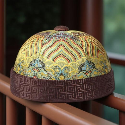 Parmaito old Beijing melon skin hat men's Chinese style antique prince hat, bright red brocade, one size fits all (57-60 head circumference can be worn)