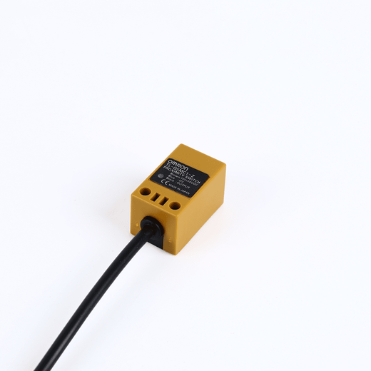 Omron square proximity switch TL-Q5MB1-Z Q5MD1 Q5MC2-Z sensor TL-Q5MB1-Z (three-wire PNP normally open)