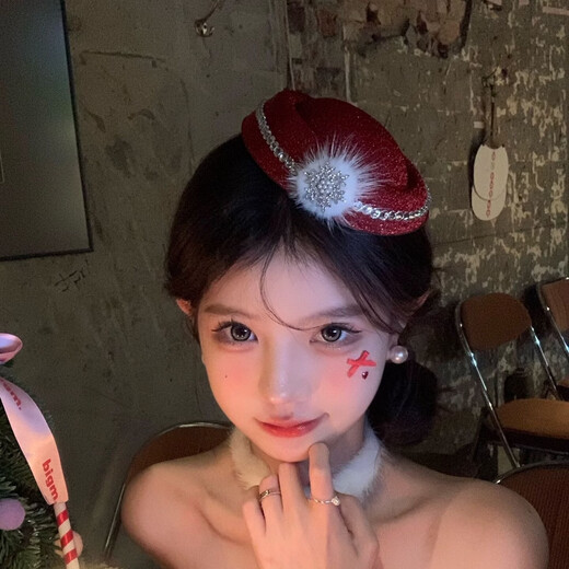 Yi Xin New Year's hat hairpin women's holiday party atmosphere photo dress up props gold style headdress hair accessories red fur ball snowflake glitter small top hat