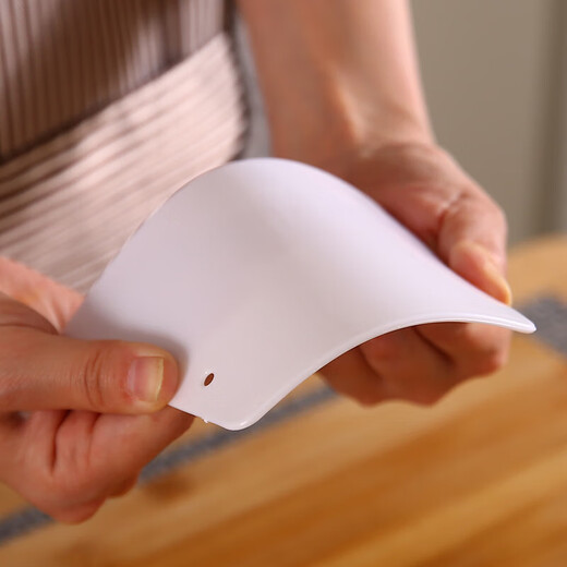 Shantou Lincun noodle cutter household steamed bread roll scraper food plastic baking scraper cream cake cutter baking tool grade white one pack