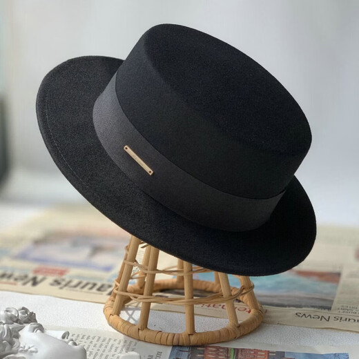 Floating summer large head circumference flat-top woolen hat for women in autumn and winter, versatile camel black and white French flat-brimmed small-brimmed hat for men, black (with pure black strap) 5457 adjustable M (suitable for most people)