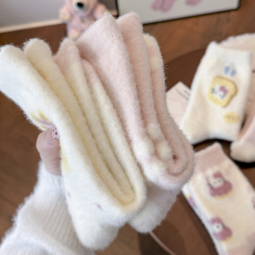 KT cat cute pink socks for women in autumn and winter Australian velvet thickened warm confinement home mid-tube furry sleep socks bubble KT full shop KT love KT polka dots KT one size fits all size 35~40