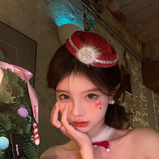 Yi Xin New Year's hat hairpin women's holiday party atmosphere photo dress up props gold style headdress hair accessories red fur ball snowflake glitter small top hat