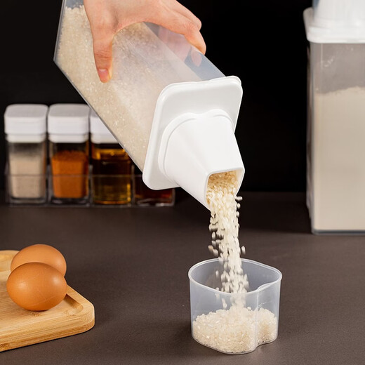 Sungsa Japanese rice bucket kitchen grain storage tank rice noodle sealed moisture-proof and insect-proof storage tank with measuring cup rice cylinder 870ML (pack of 3)