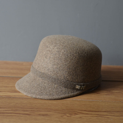 Metal M mark retro face-showing small wool equestrian hat for women in autumn and winter temperament flat top woolen British style knight hat, mocha color, one size fits all