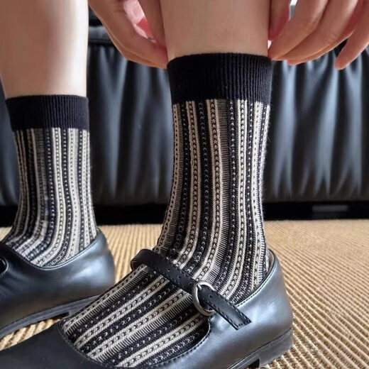 Aoyanlai French retro striped mid-calf socks for women spring and summer cotton pile socks black