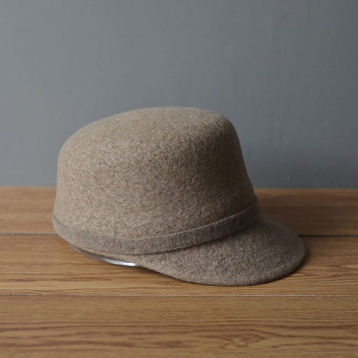 Metal M mark retro face-showing small wool equestrian hat for women in autumn and winter temperament flat top woolen British style knight hat, mocha color, one size fits all