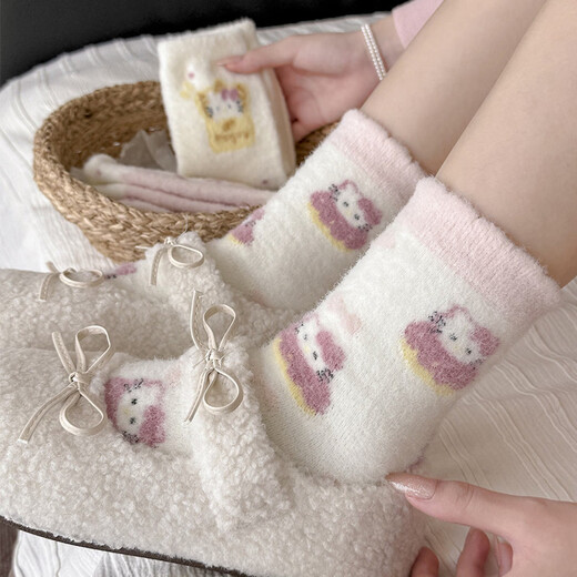 KT cat cute pink socks for women in autumn and winter Australian velvet thickened warm confinement home mid-tube furry sleep socks bubble KT full shop KT love KT polka dots KT one size fits all size 35~40
