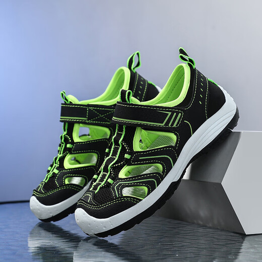 Baotou sandals 2025 summer new non-slip outdoor frame for boys wading sports beach sandals for older children fluorescent green 36
