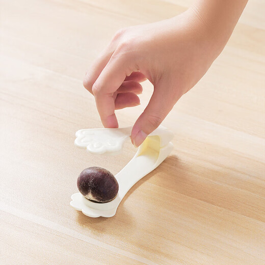 Sungsa Cat Claw Chestnut Opener Chestnut Clamp Cross Sawtooth Nut Sheller Walnut Clamp Household Shelling Pliers Tool Cat Claw Chestnut Clip 1 Pack