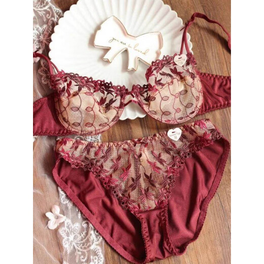 Triumph European and American Sexy Embroidered Lace Red Underwear Women's Zodiac Year Big Breasts Show Small Large Size Bra Set Red Set 75C