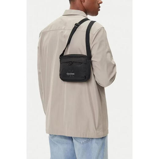 Calvin Klein Jeans men's shoulder bag, lightweight carry, multi-pocket storage, daily commuting, water-repellent surface, black fabric material, Black ONE SIZE